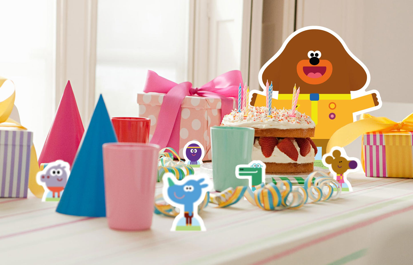 TT005 Hey Duggee & The Squirrels Table Toppers Party Pack Twelve Cut Outs